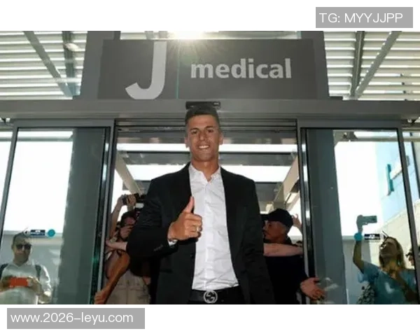 坎塞洛抵达巴萨进行体检周二将出席新闻发布会揭晓新动态